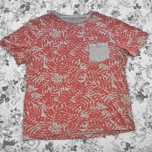 Leaf print tee 🖤